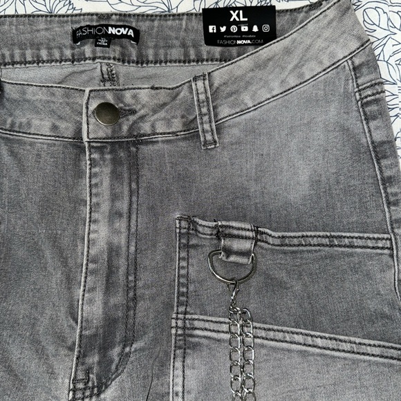 FASHION NOVA Off The Chain Cargo Jeans - Grey - Picture 7 of 10